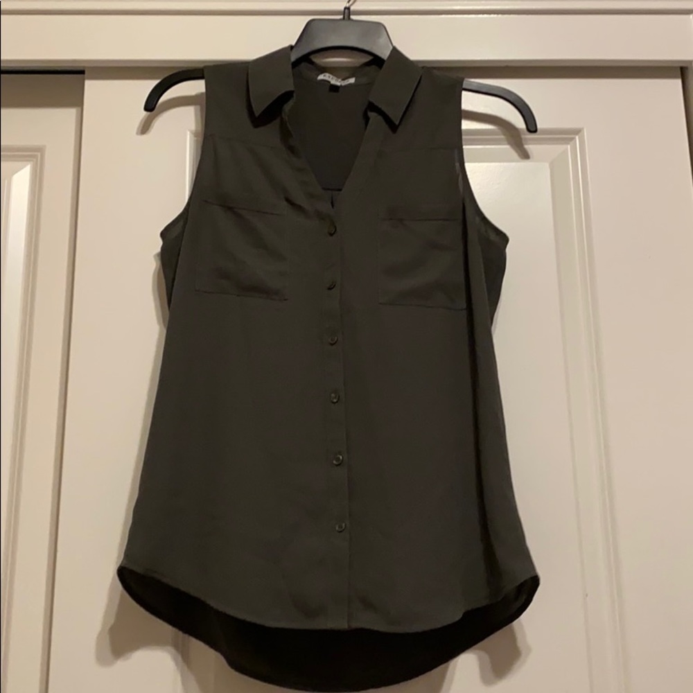 Day to Night sleeveless, button down top